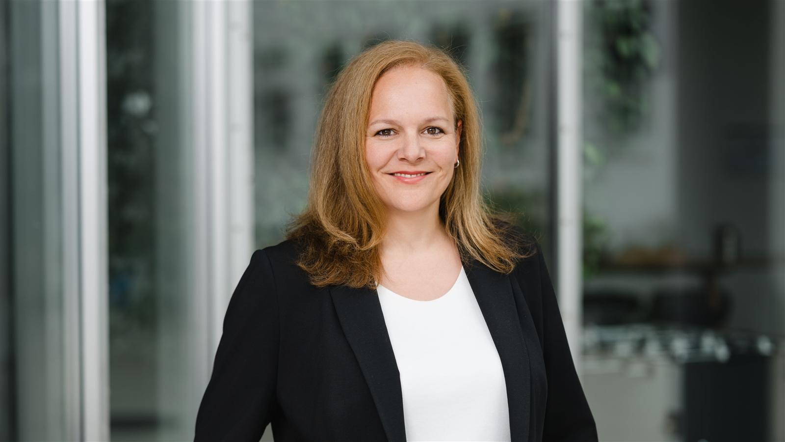 Carola Zeig Headshot