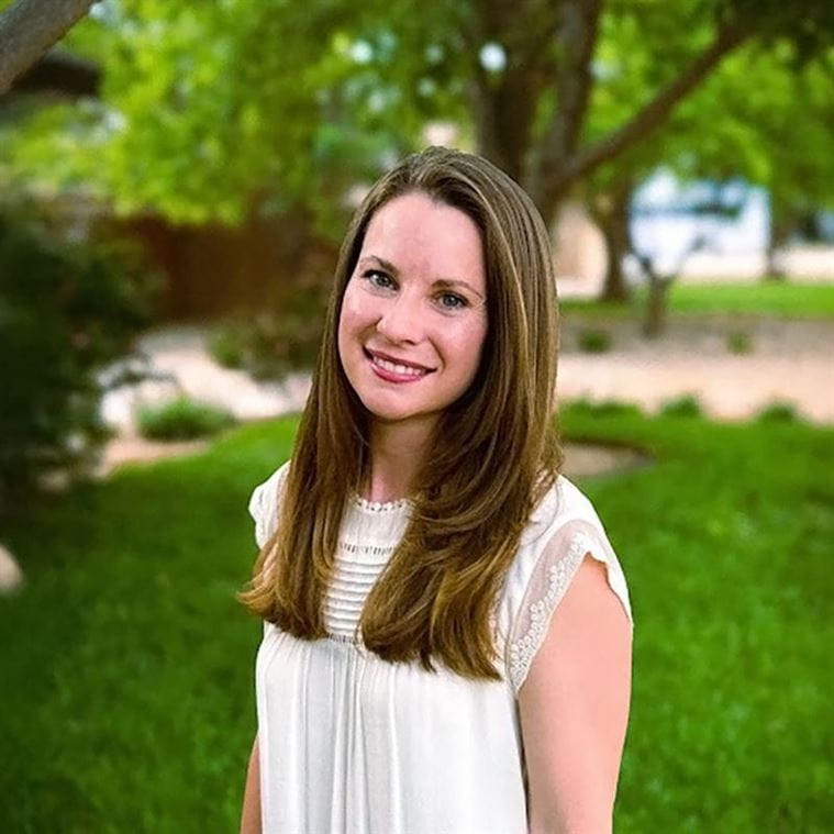 Mary Looney Headshot