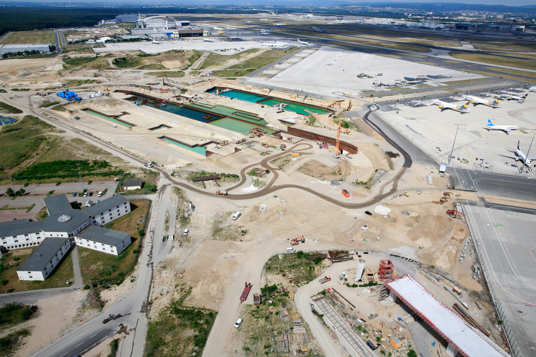 Luftaufnahme der Baugrube des Terminal 3 Frankfurt Flughafen